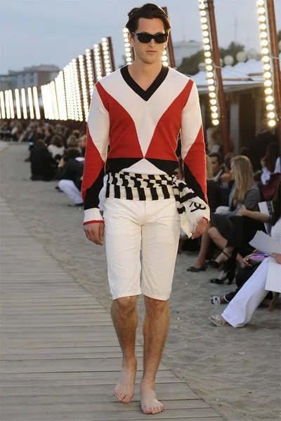 Look 14